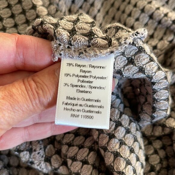 LAILA JAYDE
Ralphy Cowl Neck Knit Top Size Small‎ - Picture 7 of 7